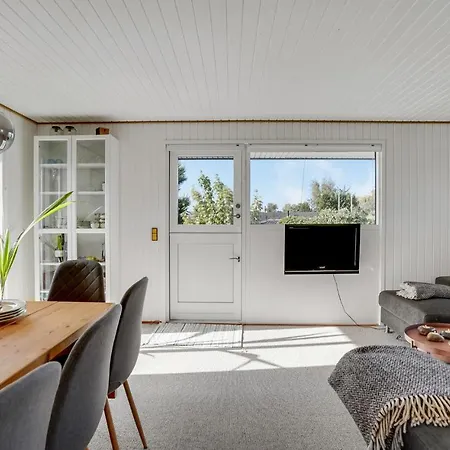 2 Bedroom Cozy In Holiday home *